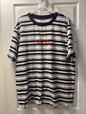 Guess T’shirt
